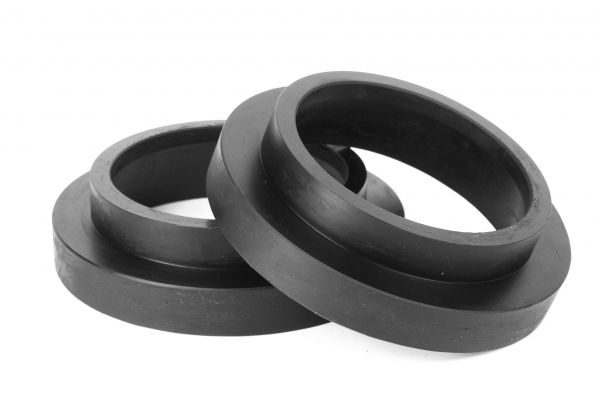 Проставки задних пружин Chevrolet полиуретановые 20мм (28-15-020/20)